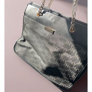 NWT Jones Of New York Signature Hand Bag MABEL Black Gold Chain Zipper